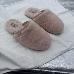 UGG Women's Fluffette Soft Slippers in Light Beige Size 8